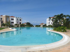 Beautiful 2 Bedroom beach rental unit with 3 pools, Kikambala